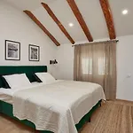 Apartments Maruna